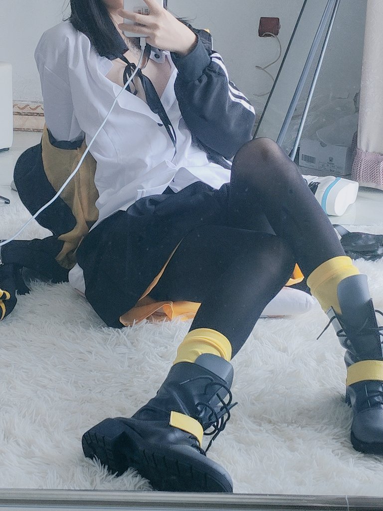 XiLEaFnaPHthA's tweet photo. 纯正的钢板教会你搓丝板的人
#女高 #ump45 #cosplayㅤㅤㅤㅤㅤㅤㅤ #cos https://t.co/REIQNPVoKP