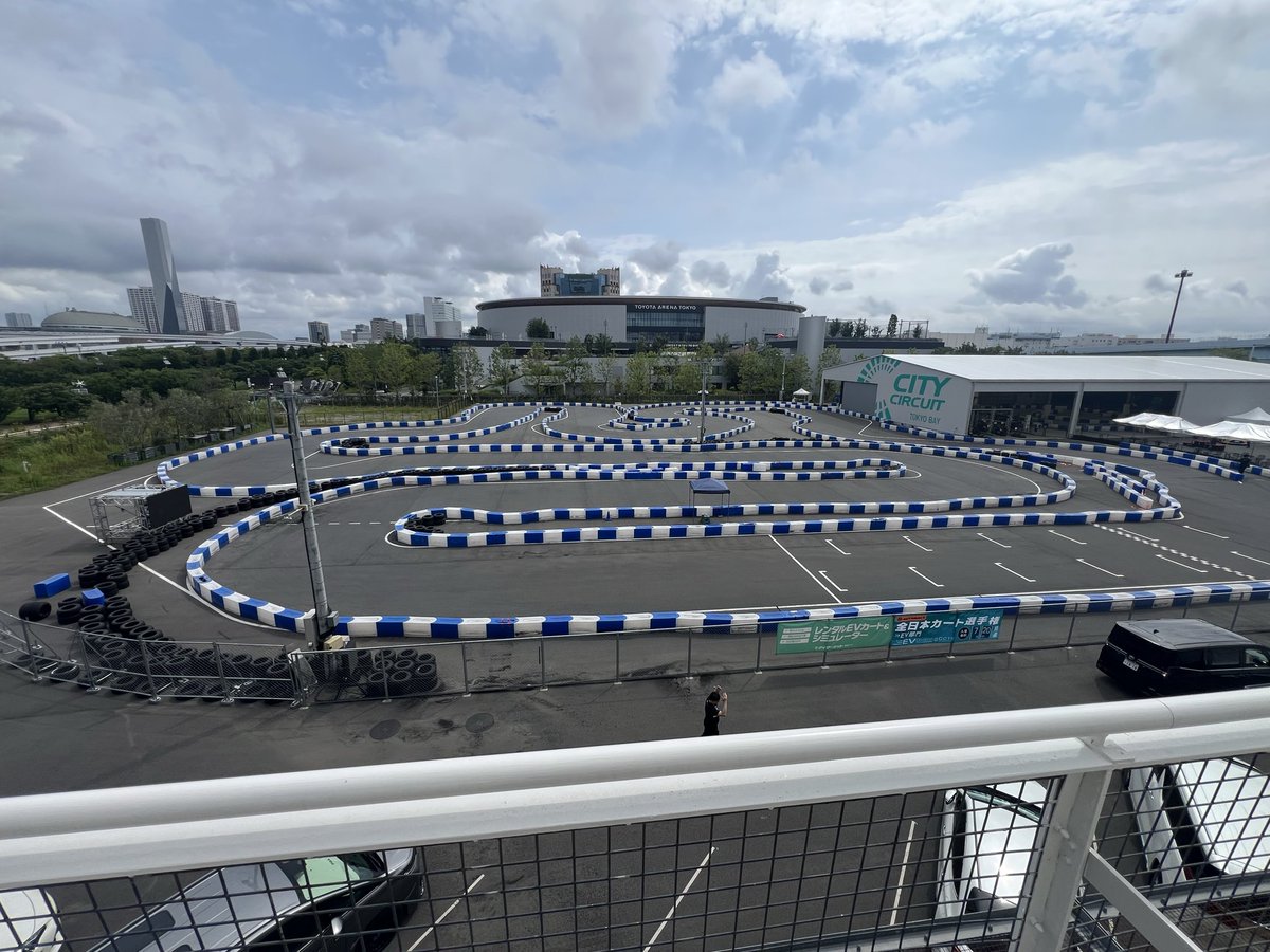 UtSak3's tweet photo. 今日は子どものカート体験走行🏎️
これ、めっちゃおもしろそう‼️
子どもは大喜び👍
◯リオカート好きなら絶対楽しい🤩
大人までワクワクしちゃう☺️

#TOYOTA
#シティサーキットTOKYOBAY
#GRgarage東京 https://t.co/bMRm75yFiG