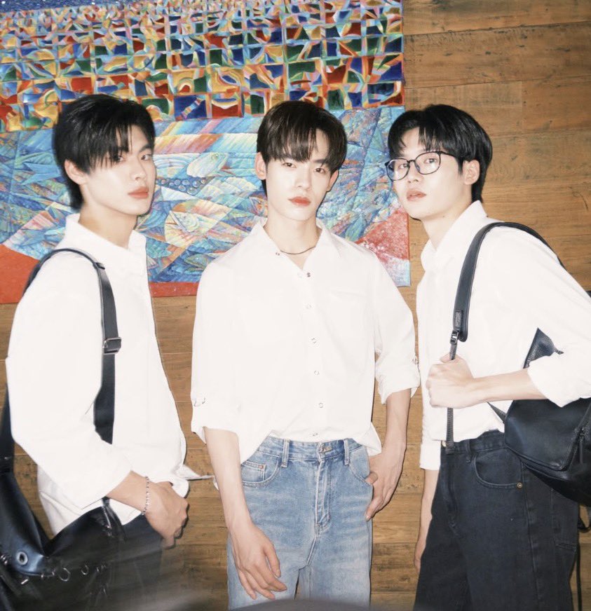 eeqlanwoil's tweet photo. คิดถึงwa ♥️♥️

DWY LIMITED VERSION
#ด้วงกับเธอที่Netflix https://t.co/tuOjdeyW8k