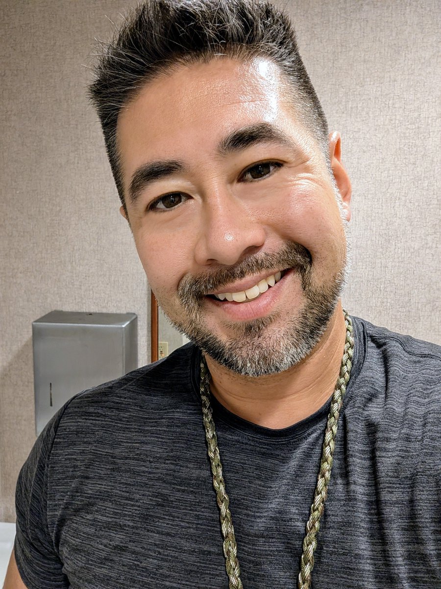 JeeperJoe01's tweet photo. The two seconds of silence I got all day at work was in the bathroom. The other 12 hours, 59 minutes, and 58 seconds? #dyinginside 😂 https://t.co/2EmVMLN8Jo