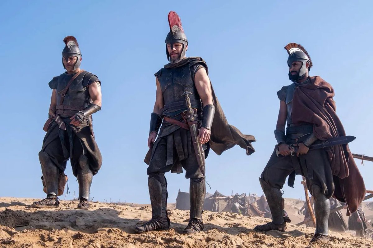 AyCarlosCamacho's tweet photo. De verdad, ríndanse. Ya basta de cuestionar al mejor director del siglo XXI. Con La Odisea, Christopher Nolan dejó sin argumentos a cualquiera que todavía dudara de su capacidad para contar historias. Dejen de hacerse daño y disfruten que les tocó vivir en la época de una de las mentes más brillantes que ha dado el cine.