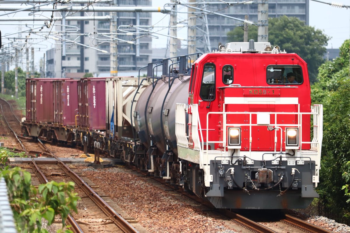 mu6417nambu's tweet photo. 1550レ　EF210-120 +タキ×3+コキ×6
5570レ　KD58-1 単機
550レ　KD58-1 +タキ×3+コキ×6

久々に衣浦臨海鉄道を撮影
ついにタキ43000のトプナンも半田埠頭へ
バイトの時間が迫っていたので今回は記録程度にちゃちゃっと済ませました https://t.co/Hw0RZcp6vF
