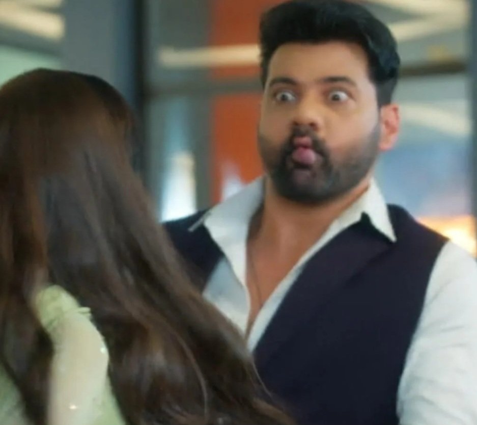AnnaNotElsaa's tweet photo. Goldfish wali pappi 💋
#TumDenaSaathMera https://t.co/wbWOY9TnDN