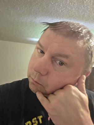 Trektuysft's tweet photo. Would any single woman date me https://t.co/t4HCmSOVDf