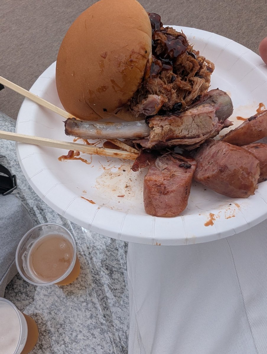 TRPGSW2's tweet photo. アメリカンフェスティバル、ヤバい
脳が肉と油でイク https://t.co/JHz6cUtrkz