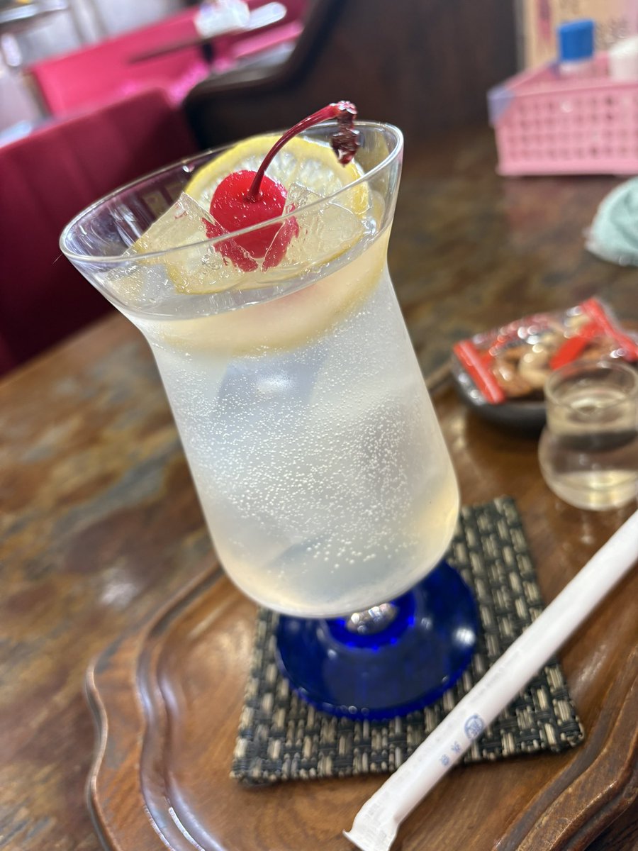 shimane_noki's tweet photo. ひさびさ！ヒルトンランチ！今日はコーシーを生レモンスカッシュにした。レモン効いててウマー https://t.co/RZPNDStxR9