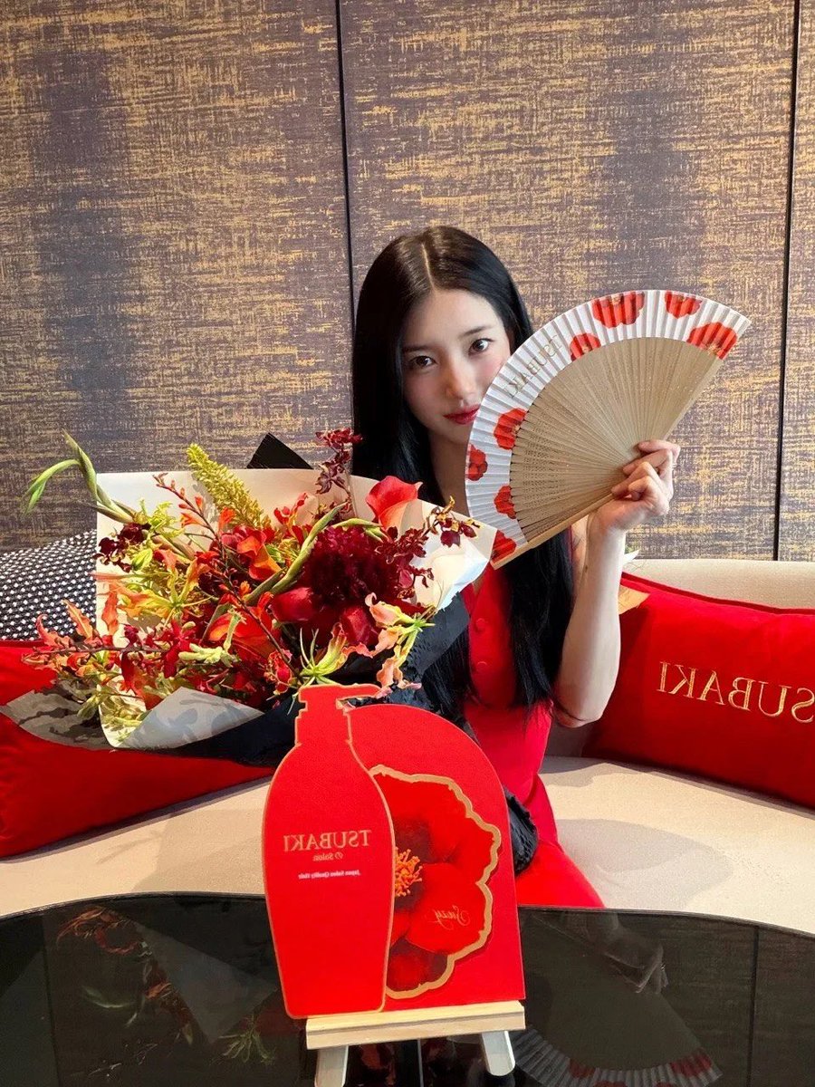 3_TSLA's tweet photo. 싱가폴에서 열일하는 수지님
엄청 이쁘시다🥰 https://t.co/P9s2p8GDg8