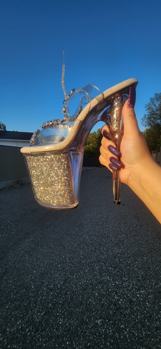 MsRavenLuxx's tweet photo. My addiction 👠🩷😈

#Wearshoefreaks
#highheels https://t.co/dAHipVj4ZV