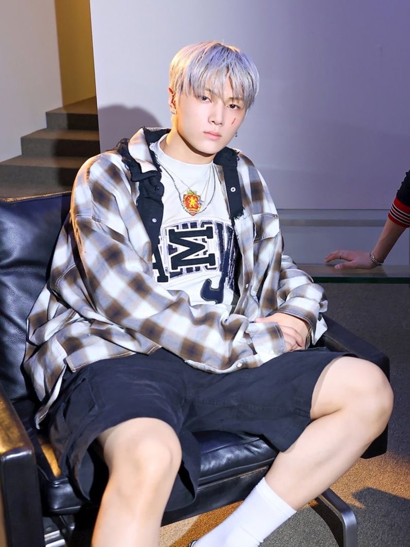 jayjong0420's tweet photo. 진짜 나 반바지콤 심하게있음 https://t.co/WRuC8Guswt