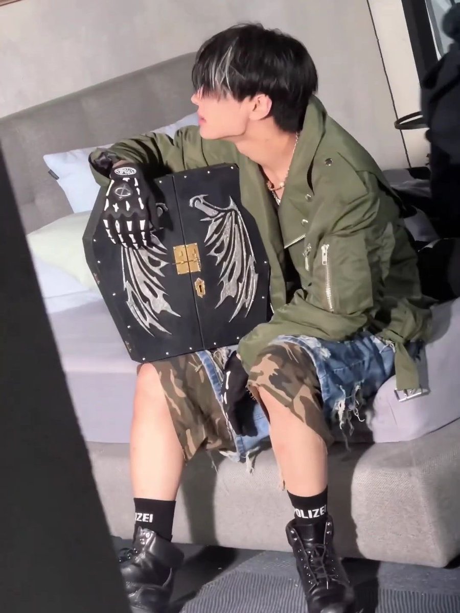 jayjong0420's tweet photo. 진짜 나 반바지콤 심하게있음 https://t.co/WRuC8Guswt