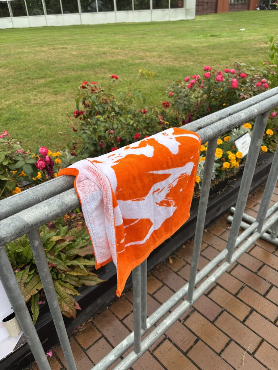 ローズエントランス付近に優里オレンジタオルあるよー 持ち主に届き