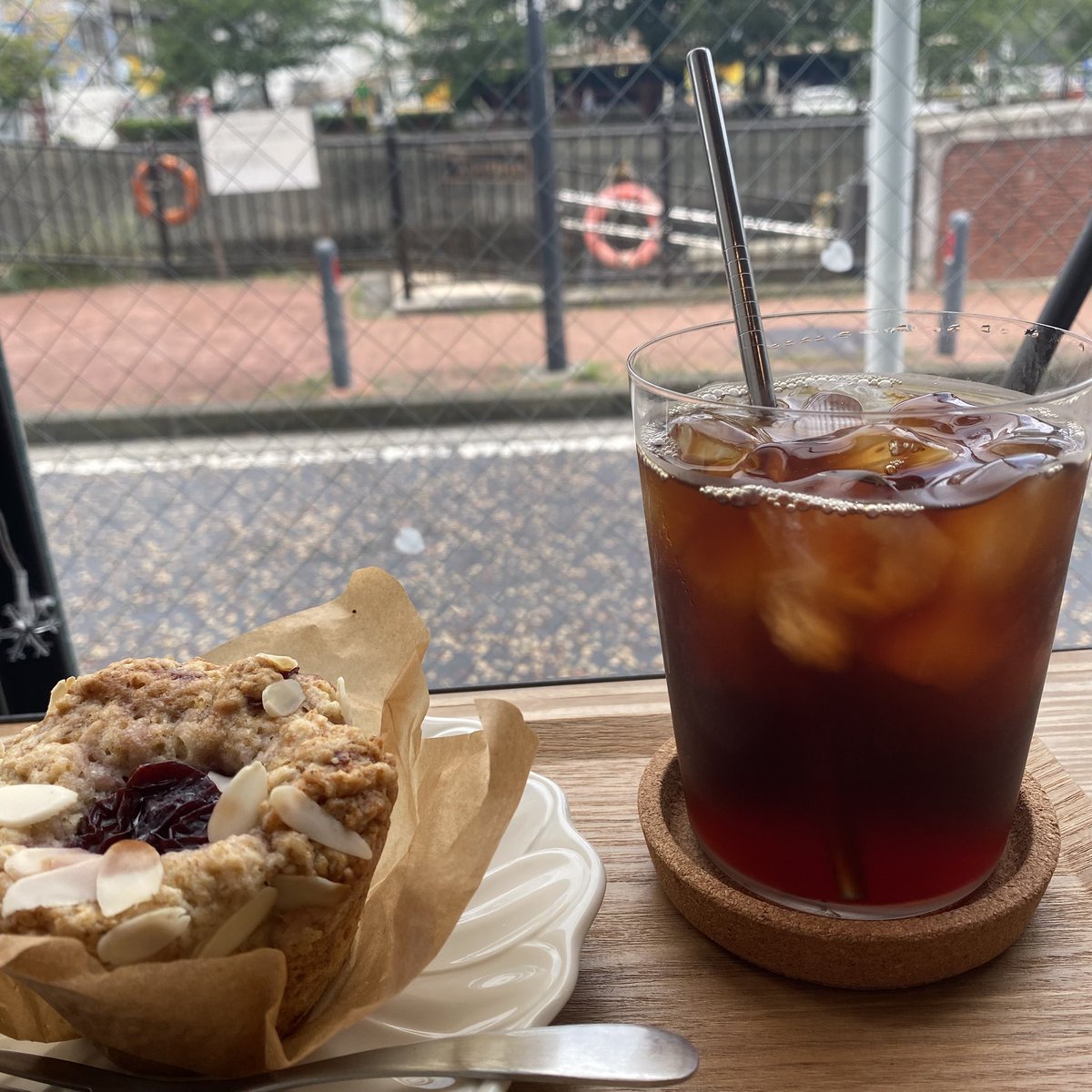 center_________'s tweet photo. 雨ｶﾌｪ。

#日常 https://t.co/ZL13AQkqdj