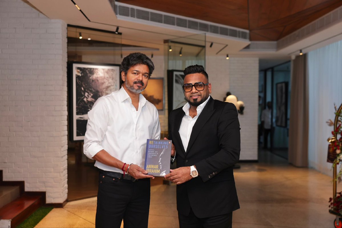 VijayFansTrends's tweet photo. Dato’ Abdul Malik paid a courtesy visit to Tamil Nadu Chief Minister C. Joseph Vijay. https://t.co/N1ELdkimCi