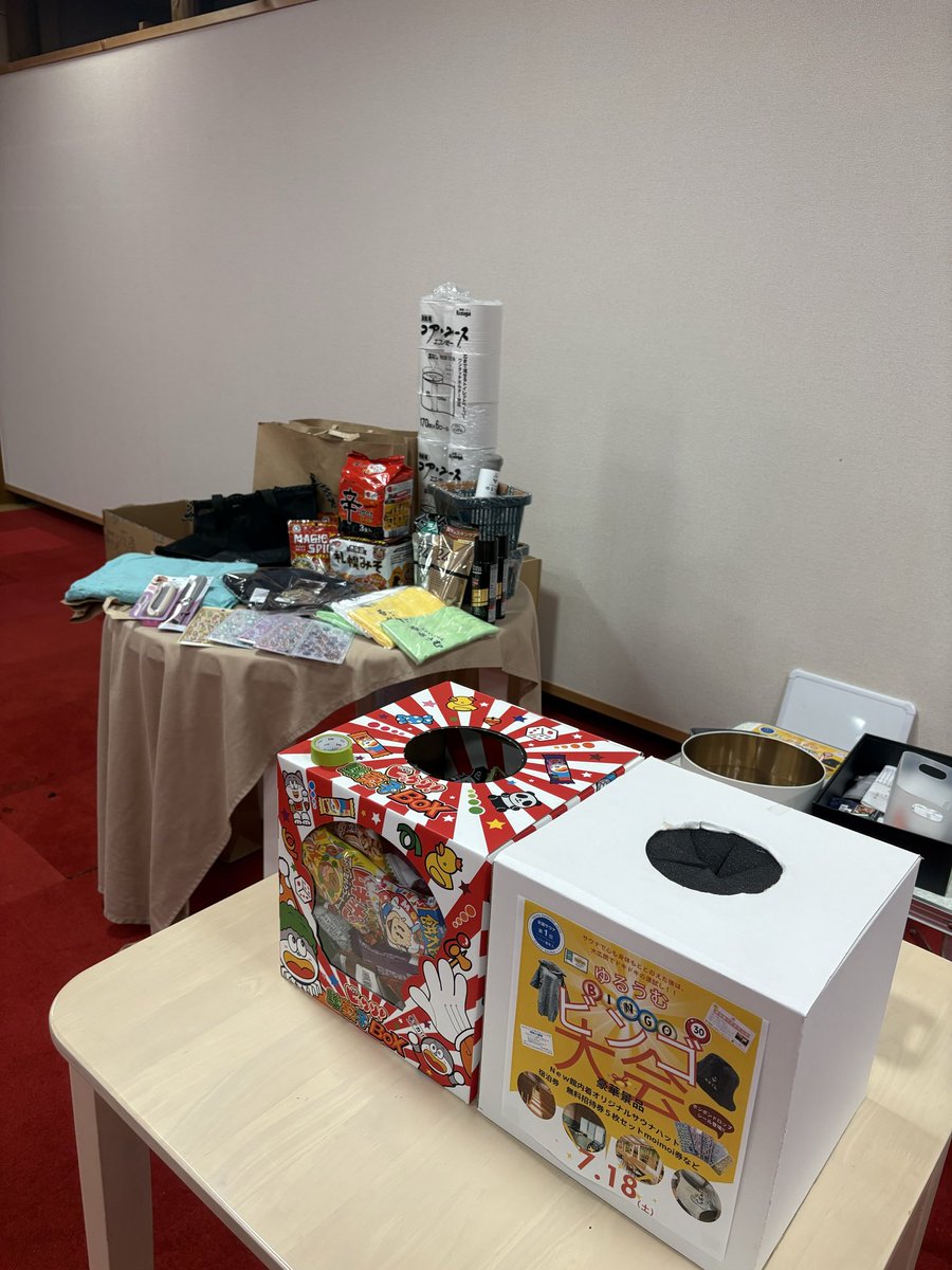 yuluumu's tweet photo. ビンゴ大会の会場準備中です、、🤫🤫
現在フロントでビンゴカード販売中です✨ https://t.co/Z4TmWgU7oi