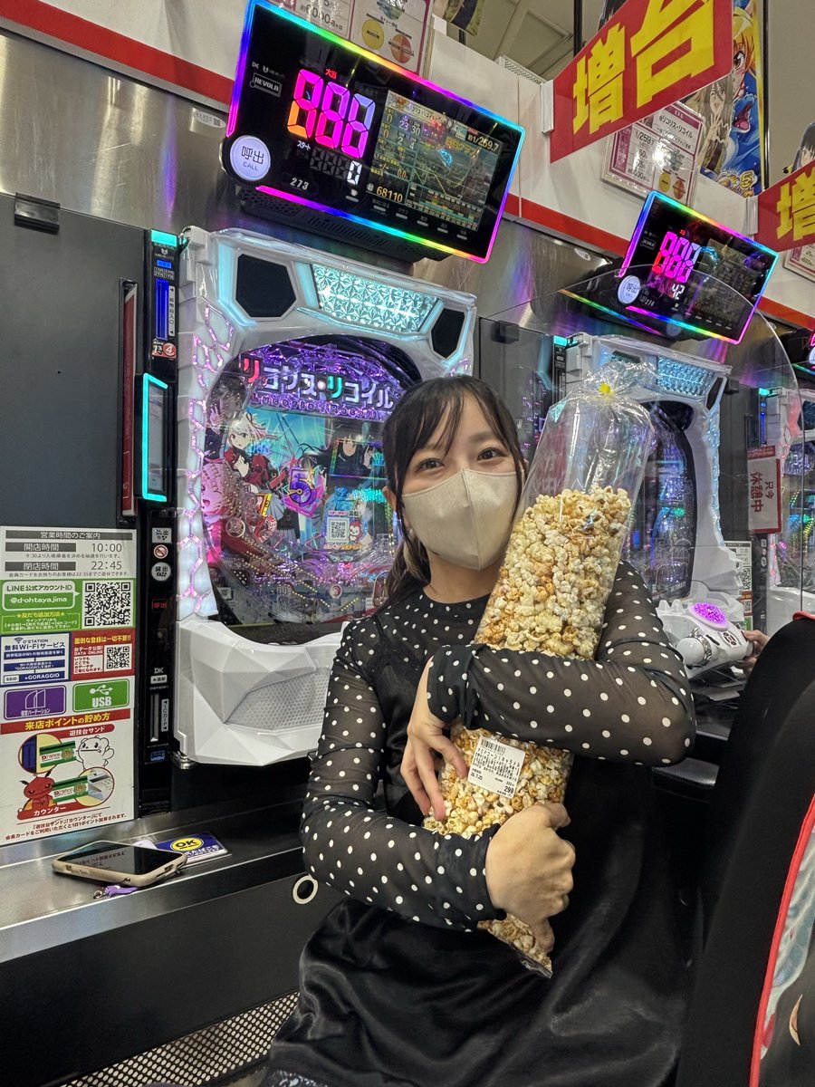 d_ootayajima's tweet photo. こんにちは
EXIT🚪です🏃‍♂️

本日ゆみたんさん来店🥚
@yumitan777

只今リコリス・リコイルにて実践中👈
目指せコンプリート‼️

そして先程お肉の販売会がございましたが🥩
ゆみたんさん見事当選されてました🎯

爆食系の名は伊達じゃない...

この後のお時間も皆様のご来店お待ちしております😆 https://t.co/282kWITSUv