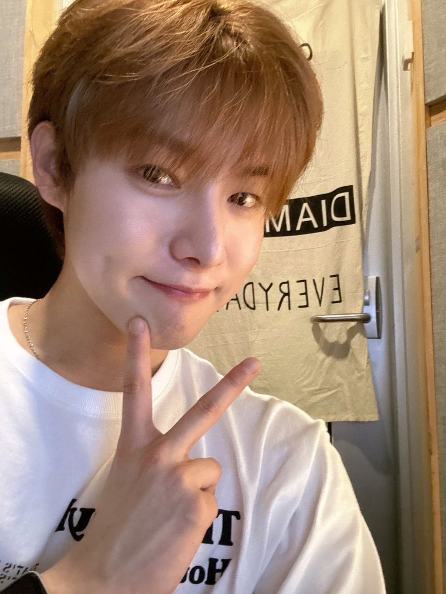 helloimwa33's tweet photo. 아무래도진용훈이겠지 https://t.co/IeV6TQ6Ccn