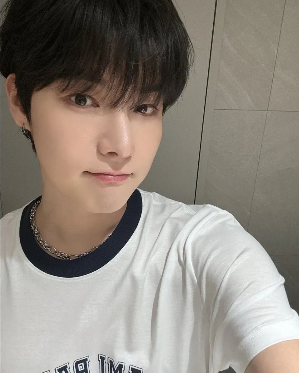 helloimwa33's tweet photo. 아무래도진용훈이겠지 https://t.co/IeV6TQ6Ccn