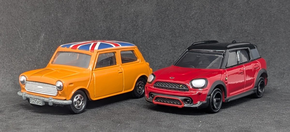 Foster_REDS15's tweet photo. ミニクーパー SE カントリーマン All4

1/64スケールにしては大きい！
1998年発売のBLMCミニクーパーSは1/50ですが、
遜色ないサイズです😲
初回特別仕様の赤ボディはイイですねぇ～🚗

#トミカ
#ミニクーパー
#ミニカー https://t.co/jjvpQ8JwkH