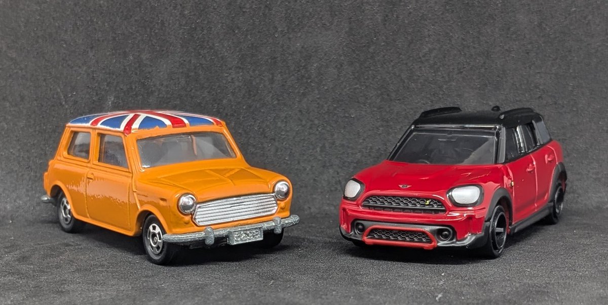 Foster_REDS15's tweet photo. ミニクーパー SE カントリーマン All4

1/64スケールにしては大きい！
1998年発売のBLMCミニクーパーSは1/50ですが、
遜色ないサイズです😲
初回特別仕様の赤ボディはイイですねぇ～🚗

#トミカ
#ミニクーパー
#ミニカー https://t.co/jjvpQ8JwkH