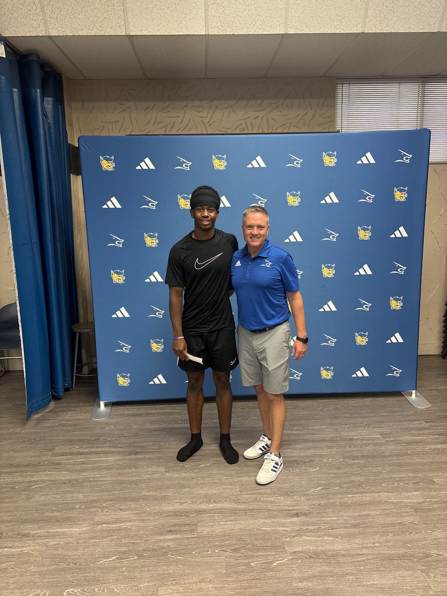 anth14778's tweet photo. Thank you coaches for inviting me to the camp I appreciate it for the opportunity 
@CoachCarter_49 @GageAnderson01 @coachscottparr8 https://t.co/xJzfyoLqCX