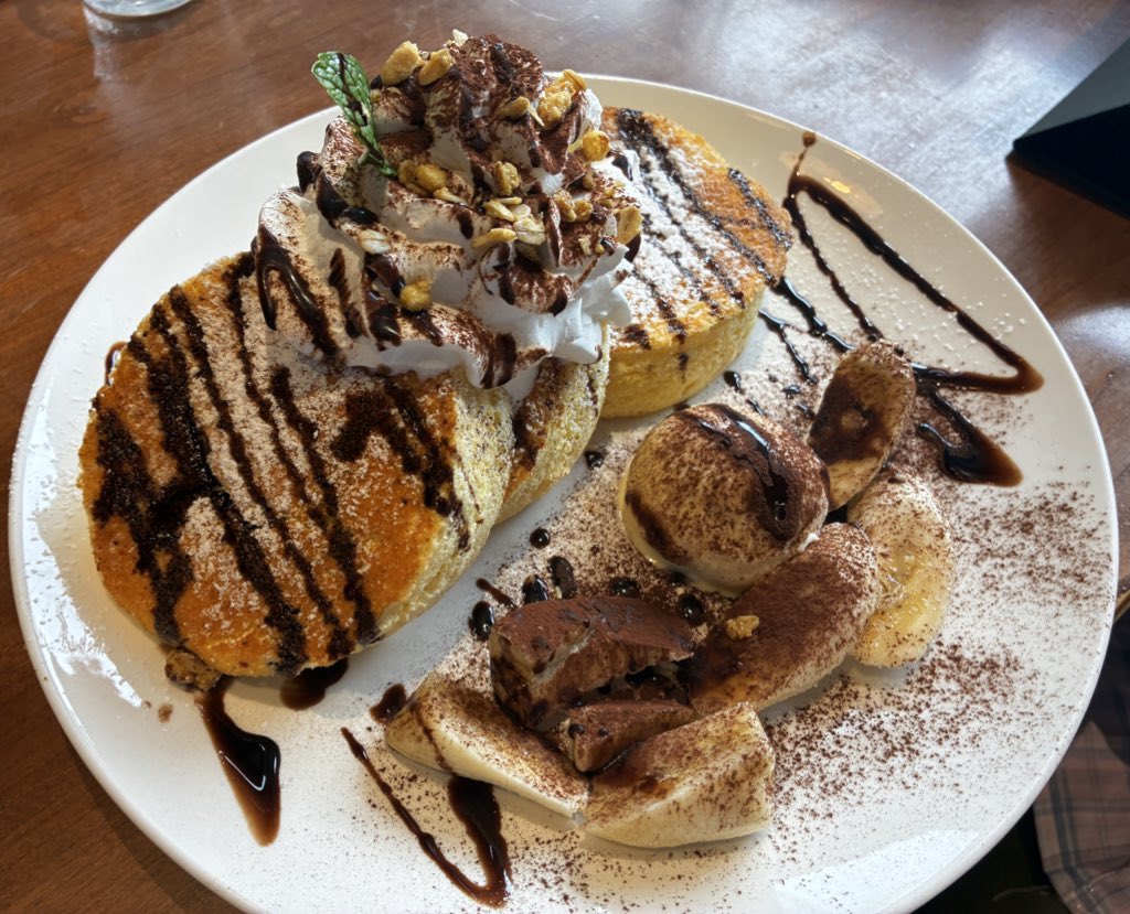 Mate46491's tweet photo. 夏が始まった合図がしたからうまいものを食う🥞 https://t.co/idGYRxa7I2