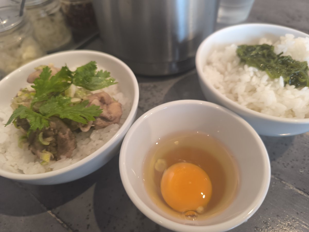 shioemon777's tweet photo. 麻辣湯！
娘のおごりで気兼ねなくトッピングしちゃったので睨まれてます。
Lunch1人が2000円は高過ぎた（😂）　

はいはい、お支払いします笑（😭）

＃七宝麻辣湯
＃五反田 https://t.co/AotVLEvA6b