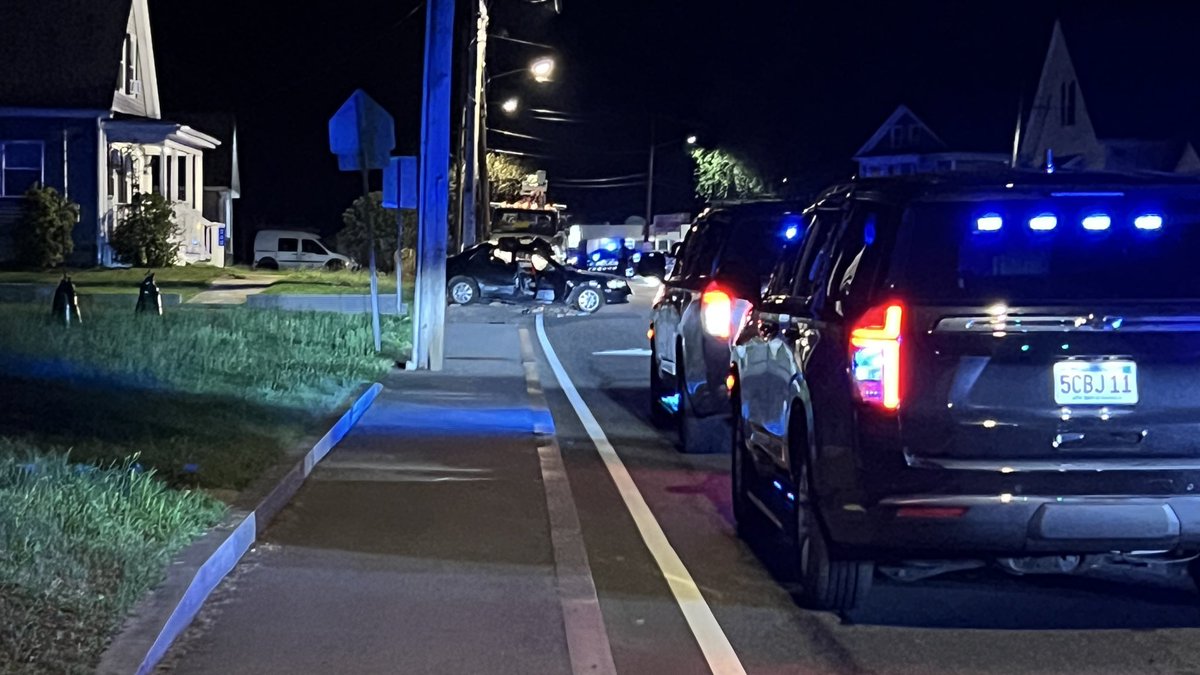 RIBNS's tweet photo. Photo from the scene in Taunton MA 📷 By: @CoreyWelch  (Call was for a veh vs pole with several ppl unconscious) https://t.co/uZ29HdON7g