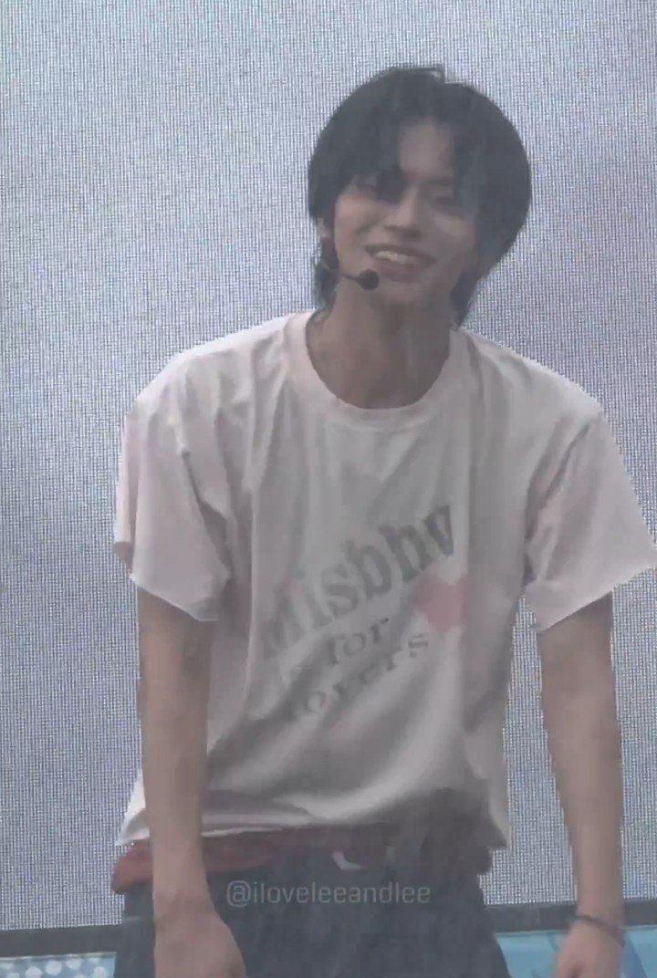 KKING_LE0's tweet photo. that damn smile 🫳🏻🥹 https://t.co/bsEyhLbdJT