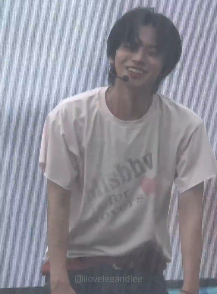 KKING_LE0's tweet photo. that damn smile 🫳🏻🥹 https://t.co/bsEyhLbdJT