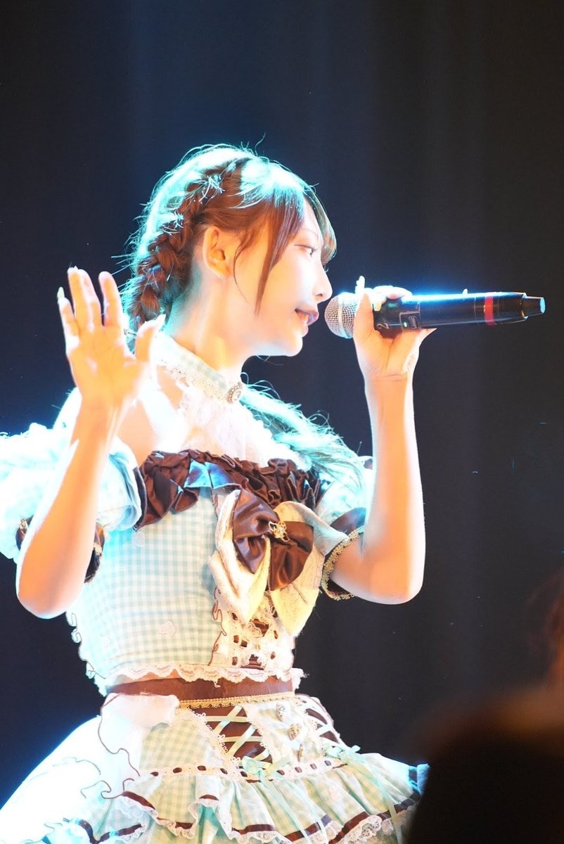mzkn_b3's tweet photo. 2026.6.22(月) 新宿ReNY
「ReNY SUPER LIVE 2026」

chocolat d’ange（しょこら ど あんじゅ）の
橘美琴💚さん

端正な横顔と肩のラインが綺麗です💕

#ライブ撮影 #橘美琴 #しょこら #みことに夢チュウ
@info__chocolat 
※掲載確認済 https://t.co/NsnRt3kdSd