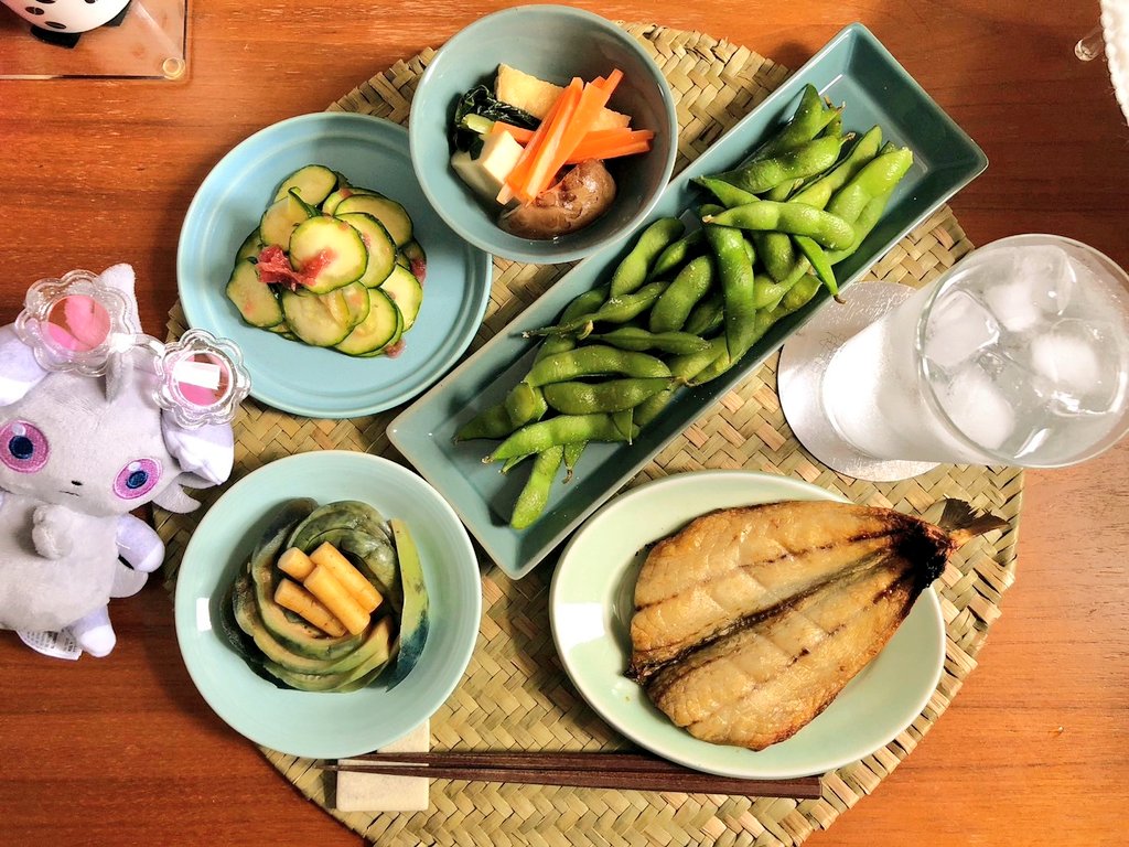 nozaxs's tweet photo. 2時間はかけるタイプのランチ🍻
主食？飲？は三岳をハイボールで

うちのfitニャスぴはお酒好きなので一緒にだらだら呑みますよ https://t.co/FAS4RFdkVQ