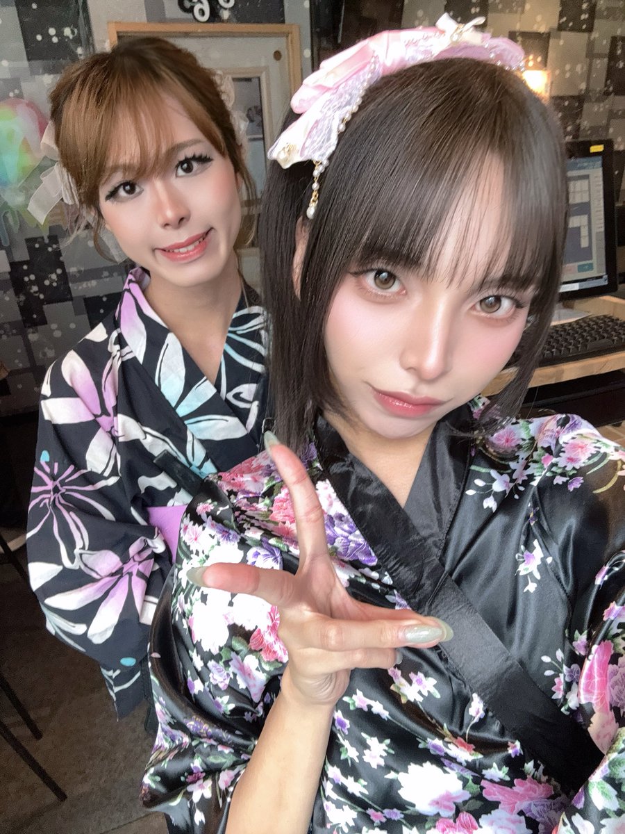 NEWTYPE_MS's tweet photo. 🎇にゅ〜たいぷ お〜ぷん🎇

12-  せりな  チカ  こゆき(？-)

18-  かのん  ゆらら  優

19-  みお 20-  ういな

23-  さえ  ゆーり

今日から浴衣イベントだょ♥
限定メニューなども､盛りだくさんദ്ദി＞ᴗ＜)🎀✧ https://t.co/KeJmvkuZFH