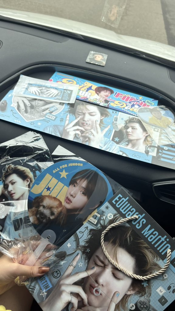 u__eom's tweet photo. 누나늘이 자꾸 나에게 나눔을ㅠㅜㅡ https://t.co/TpDtwru2wD