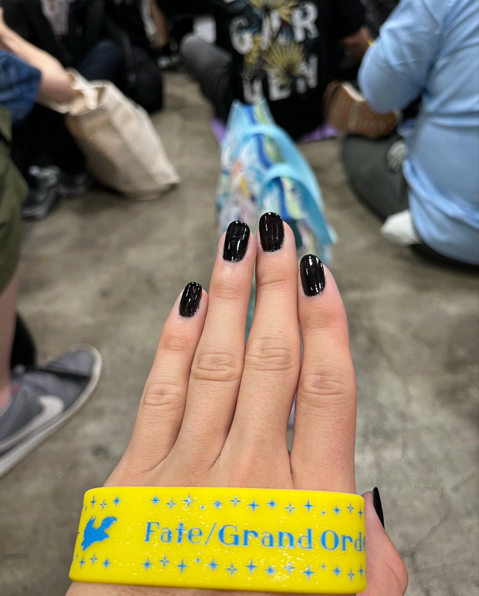 Antinottoriman's tweet photo. 去年のFGOフェスの様子

ファストも喫茶も2Dもダメだったので皆様の感想を糧にします‥

5:10 朝の日差しと共に列に並ぶ
大体二列目だろうか（ファスト）
6:00 ホール内へ移動、日差しから免れる
9:30 入場
どうか倒れず楽しんで✨

・冠位椅子あると便利（邪魔にならないように）

#FGO 
 #FGOフェス https://t.co/PhmNP2O4WA