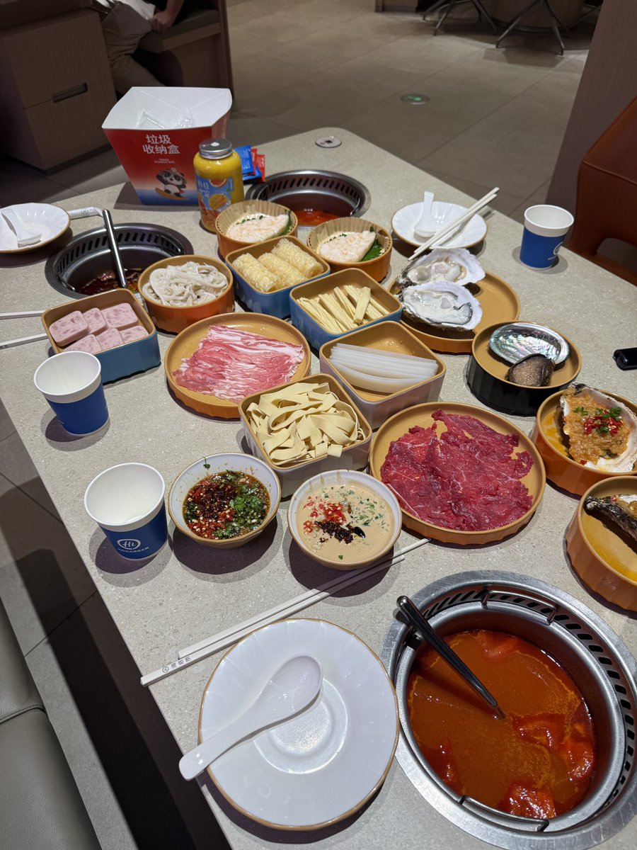 cherry_witth's tweet photo. 상하이 가면 여기 꼭 가자ㅇ

살다살다 이런 하딜 처음 봄,, 카트 끌고 원하는 것만 싹 끌어와서 먹는건데 재료 너무 신선하고 해산물이 뭔 아쿠아리움 수준 심지어 가격 개쌈 (저렇게 먹었는데 오만원)

📍Harbor Fishing Snack Booth (Haidilao) https://t.co/69gVagXzdx