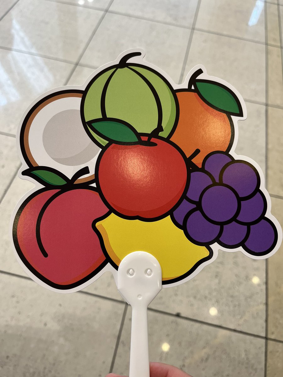 fruits_Apple_'s tweet photo. スパフルの団扇もらった！ https://t.co/lHyrNodsAP