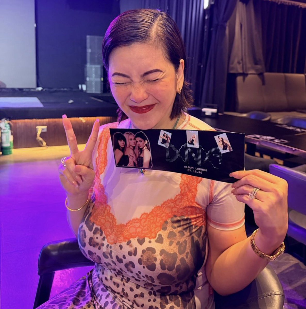 Janellatine_'s tweet photo. you’re so adorable, my Regina! 

#DNA
#DNA_AlbumLaunch https://t.co/k55IB1SFTv