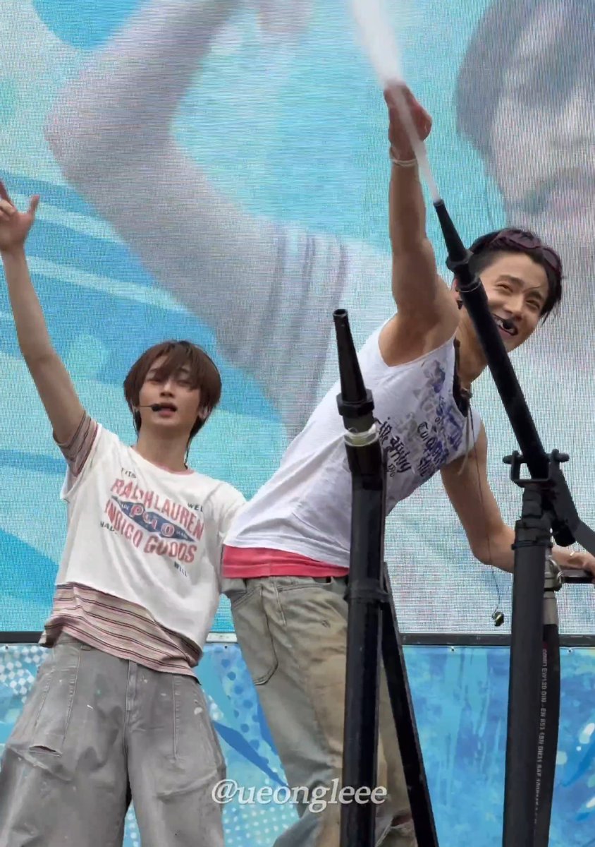 eclairswon's tweet photo. sangwon what are you doing lmaooo 😭 https://t.co/zsK0JO4lyV