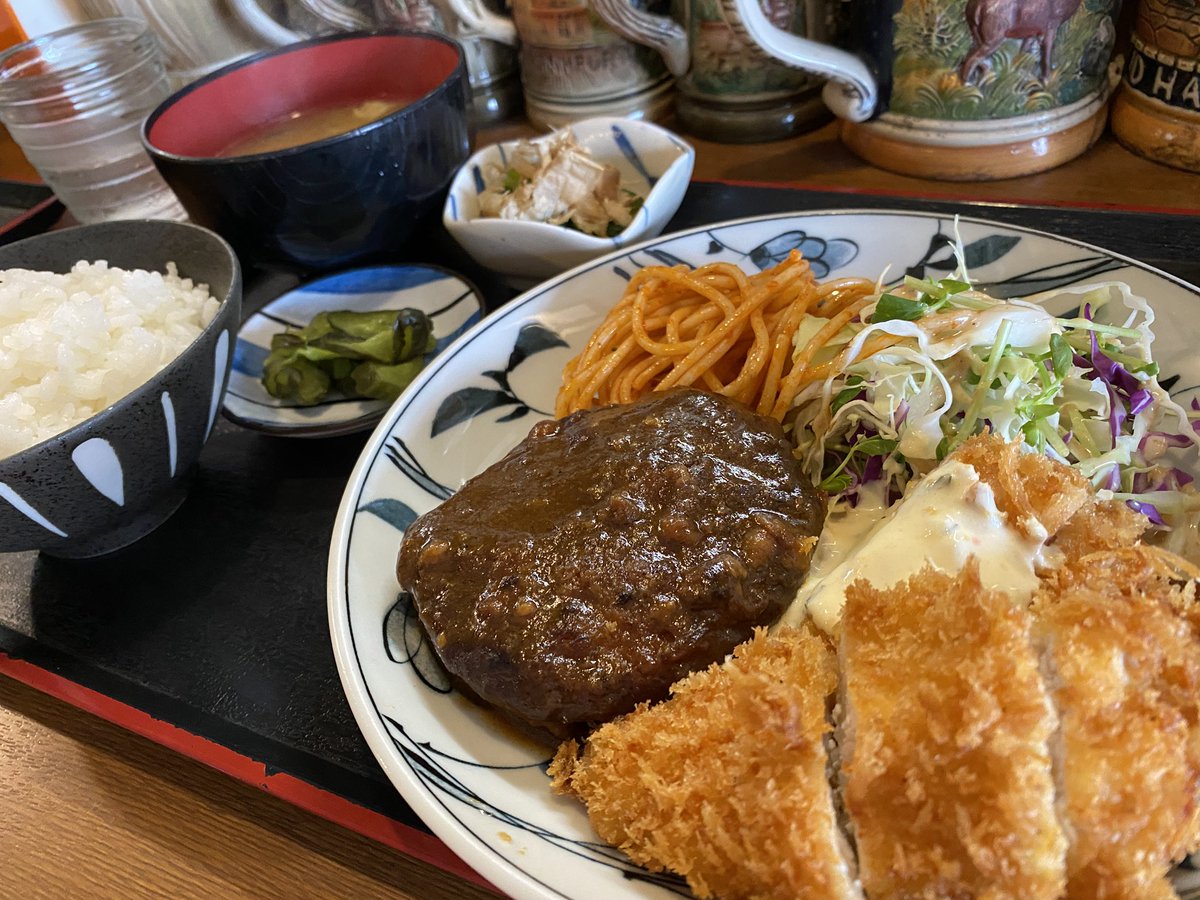 ecomon's tweet photo. 今日のランチ
煮込みハンバーグ＆チキンカツ定食😊
#今日のランチ #なすび食堂 https://t.co/KCFPLlufwc