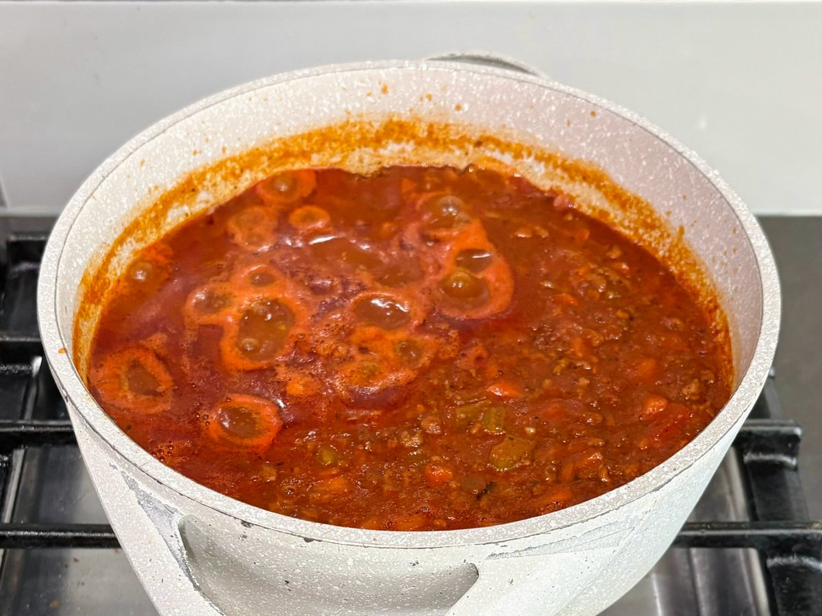 Mick_Lee_'s tweet photo. Made some ragu Bolognese today, for cooking pasta. 

PS: I used oven for stewing the meat sauce, which is more convenient than stove top.

#cooking
#ragu
#Bolognese
#rigatoni
#pasta https://t.co/ymkpT4eUm3