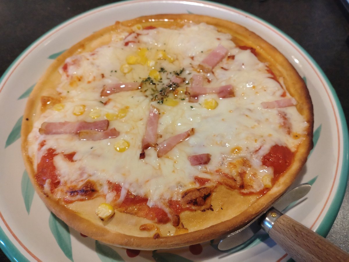 01190113's tweet photo. 今日のお昼ご飯😊
飲み物はジンジャーエール🥤
美味しかったのはサラダの中のキュウリだね😊冷たくて。 https://t.co/ciMkekBleD