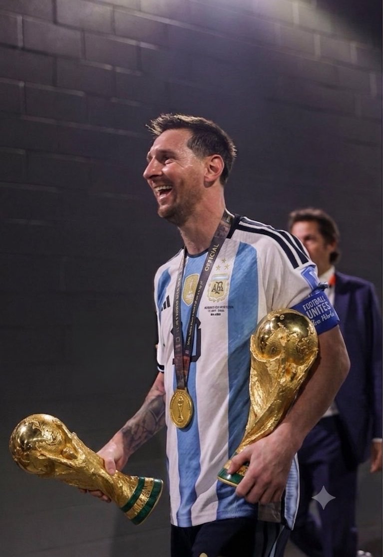 JoniPija's tweet photo. @yassronaldo pobre idiota te tuviste que cambiar el fondo de la foto de perfil donde tenías a Portugal por penaldo jajajajajaja y ahora si vas con España 

Dime con quién vas, con Lamine o el mejor de la historia?

La novia del paki de gam 🫵🏻🤣 https://t.co/TyGf3mHFFJ