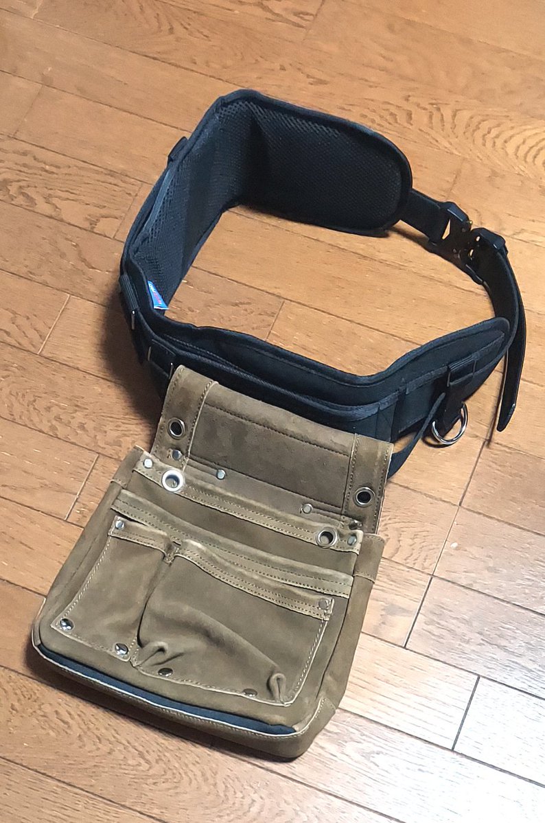 hologon15's tweet photo. 屋外作業中に、空調服やズボンのポケットに入らない工具を、置きっぱなしの地べたに取りに往復するのがあずましくないので、腰に吊れるようにベルトを購入。

なかなか按配が良い。

(この形で売っている訳ではなく、三つの製品のキメラなので注意) https://t.co/zUNxSq7yHh