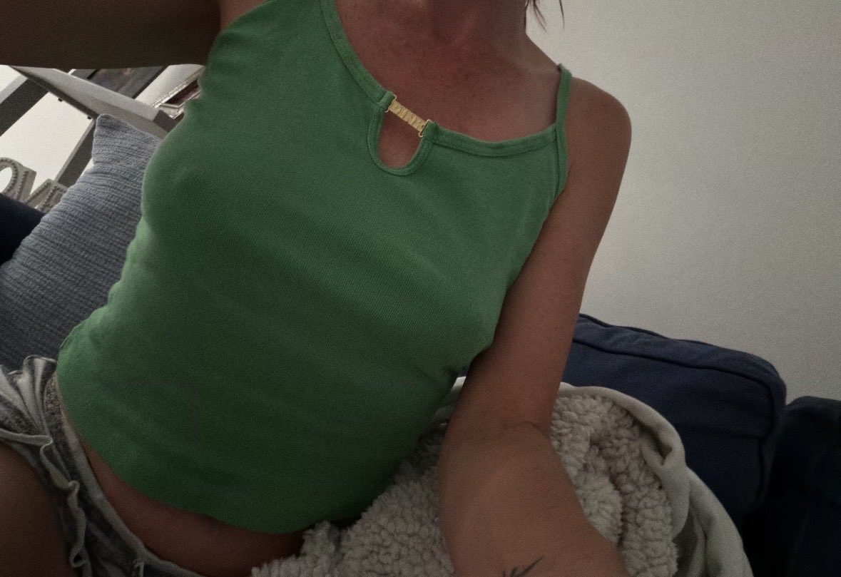 Summer Goddess tweet media