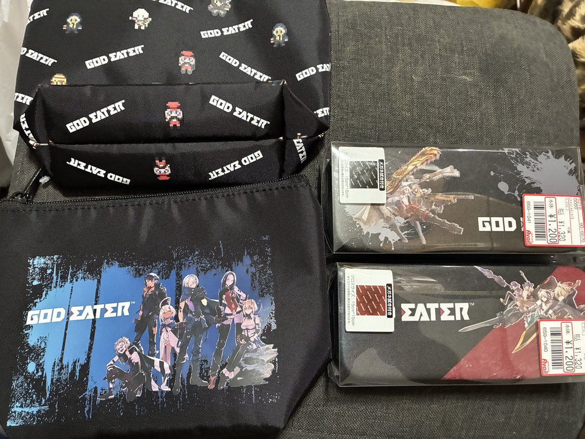 zerojin1212's tweet photo. アベイル行って買ってきた
あとここにはないがTシャツも二種買ったわ
やっぱりゴッドイーターはいいね
新作はよ
#ゴッドイーター https://t.co/ae4RafoS4h