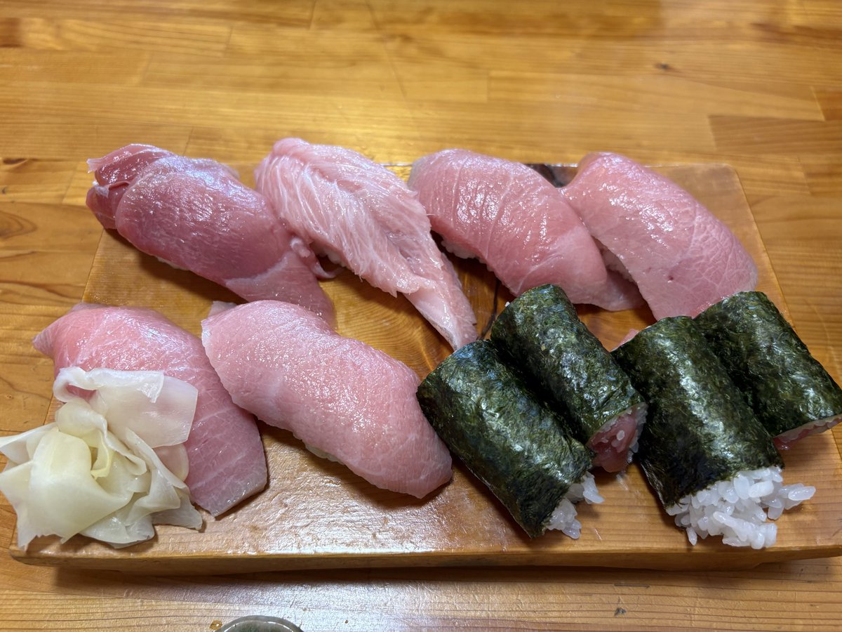 plusidjun's tweet photo. 日立のお寿司屋さんで
本鮪トロセット！！！
リピ確定ですわ👍 https://t.co/8XjL6ZZQtt