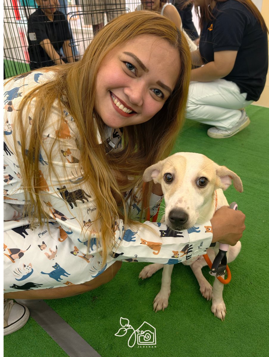 AngAmingJAHanan's tweet photo. Our first two and a half hours here at Ayala Malls UP Town Center were filled with cuddles with these cuties! 🥺

Feel free to drop by during mall hours and meet the Biyaya rescues that are up for adoption! We'll be here for Sanctuary in the City until tomorrow. 🐶😺

Fan merch and local goods are also available! Just visit our booths! 😄

#aPAWrposefulJAHdventure
@justintdedios #justin #SB19_JUSTIN