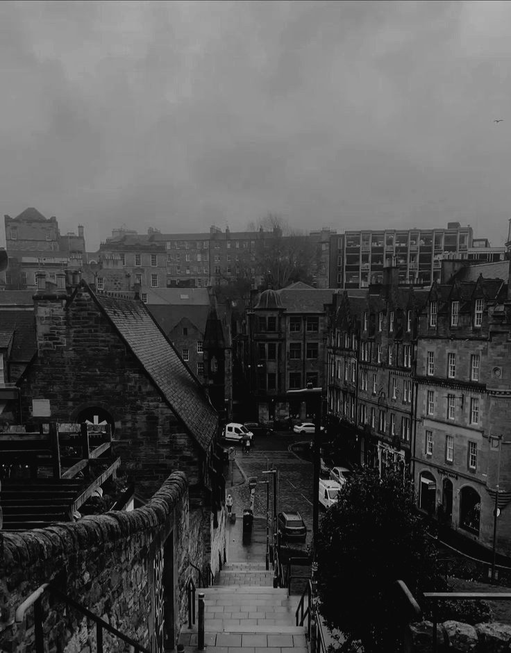 troublerxne's tweet photo. @TamagoPost 𝗝𝘂𝗹𝗶𝗮𝗻 𝗪𝗶𝗱𝗷𝗮𝘆𝗮. 𝟮𝟬𝟬𝟰. 

Stay in Edinburgh for my study, currently in Jakarta for my summer vacation. 
Any suggestion things I can do? https://t.co/gCGrmXCkdV