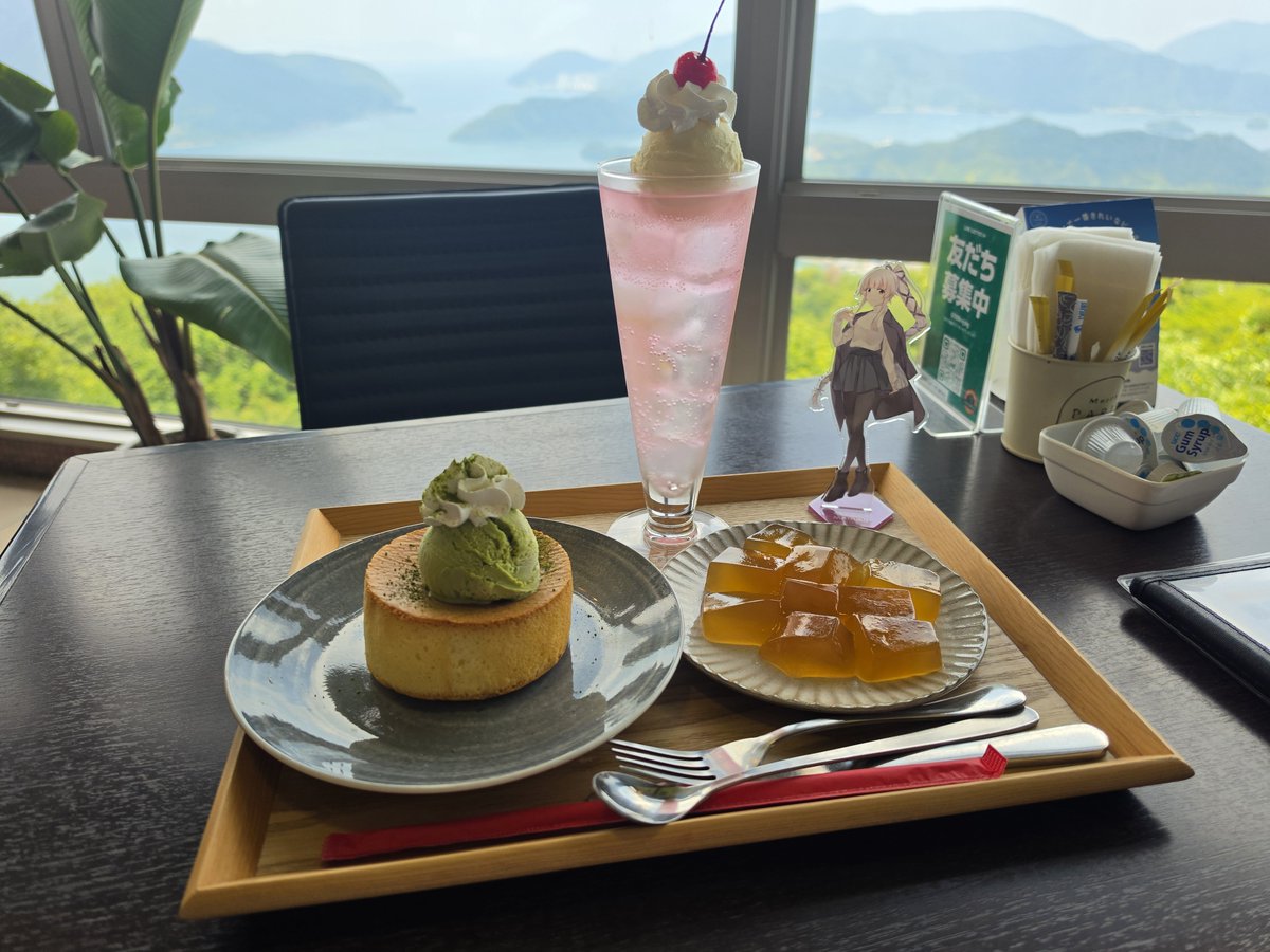 Sato_sugar7's tweet photo. お隣に移りまして
「GORO SKY CAFE nanako｣さんにも

情報通りシール枯渇中でしたが
抹茶好きの私に嬉しい抹茶スイーツセットを頂きました(*>∀<*)　一緒にアクボも購入でき大満足💮

#舞鶴遠征
#五老スカイタワー https://t.co/92SmaRWODL