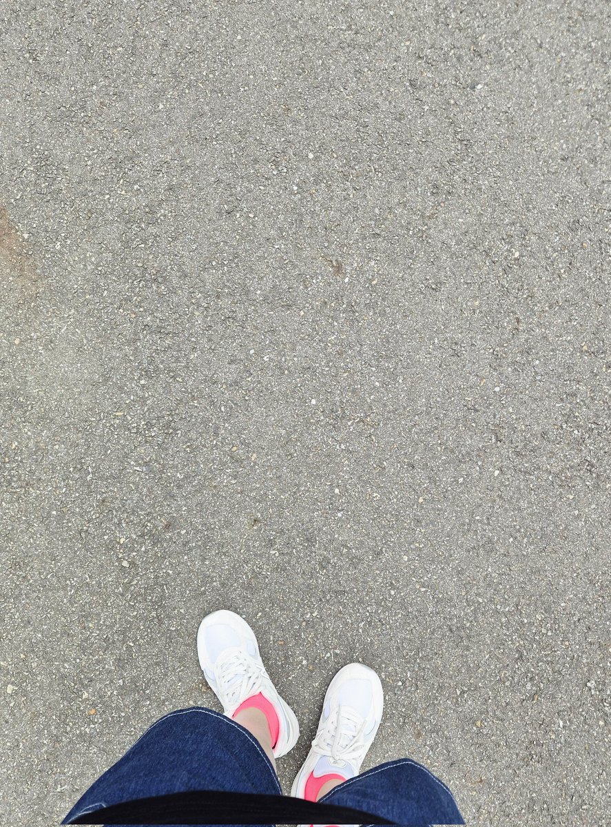 WalkSlowly___ tweet picture